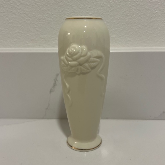 Lenox Beautiful Ivory Rose Blossom Karat Gold Trim Small Bud Flower Vase - Picture 1 of 9
